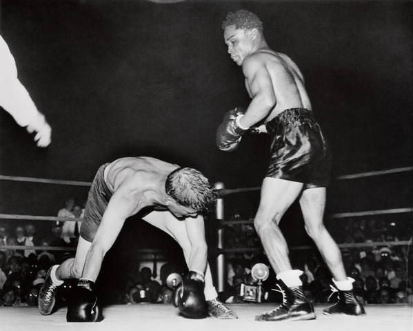 Henry Armstrong Knocking down Orville Drouillard